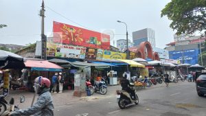 Quảng cáo tại chợ Nghĩa Tân